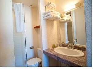 Citotel Hotel Le Commerce ซีวีฮาค-เลอ-ชาตูว์ ภายนอก รูปภาพ